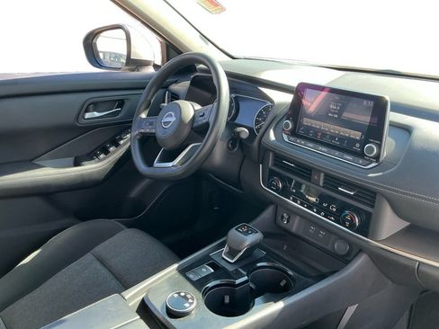 Used 2024 Nissan Rogue SV AWD/4WD image 16