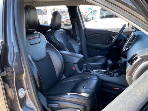 Used 2019 Jeep Cherokee Trailhawk w/ Cold Weather Group image 8