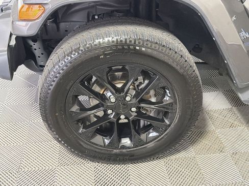 Used 2021 Jeep Wrangler Unlimited Sahara w/ Cold Weather Group AWD/4WD image 12