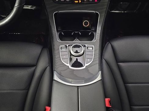Used 2019 Mercedes-Benz GLC 300 4MATIC image 23