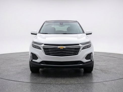Used 2025 Chevrolet Equinox LT FWD image 2