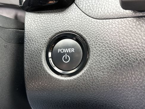 Used 2025 Toyota Camry SE image 15