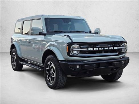 Used 2024 Ford Bronco Outer Banks AWD/4WD image 3