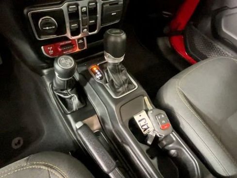 Used 2024 Jeep Wrangler Unlimited AWD/4WD image 31