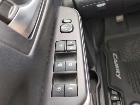 Used 2015 Toyota Camry SE FWD image 21