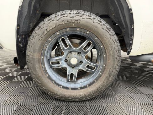 Used 2015 Toyota Tundra SR5 w/ SR5 Upgrade Package AWD/4WD image 11