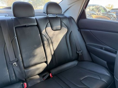 Used 2025 Hyundai Elantra Limited image 37