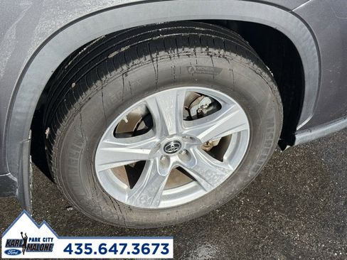 Used 2024 Toyota Highlander LE image 17