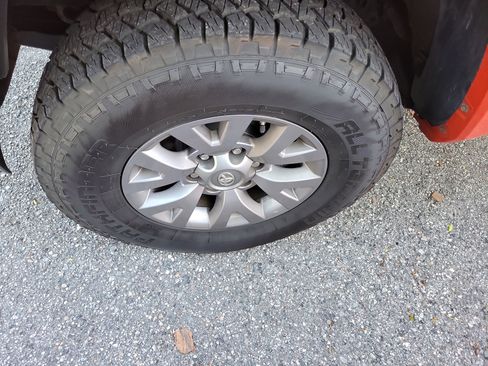 Used 2017 Toyota Tacoma SR5 w/ Tow Package image 14