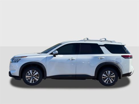 New 2025 Nissan Pathfinder SL image 2