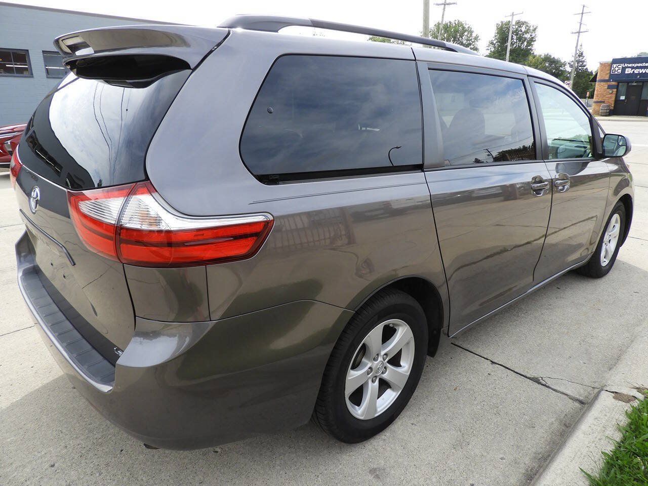 Used 2017 Toyota Sienna LE FWD image 8