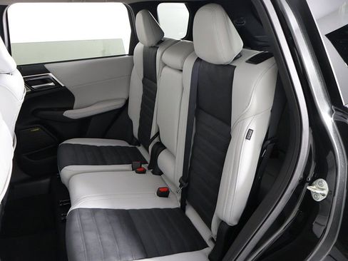 New 2025 Mitsubishi Outlander SE image 35