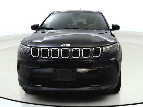 Used 2024 Jeep Compass Sport AWD/4WD image 2