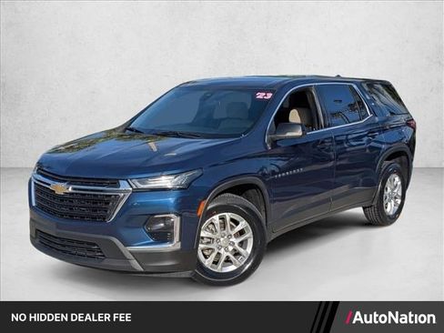 Used 2023 Chevrolet Traverse LS FWD image 1