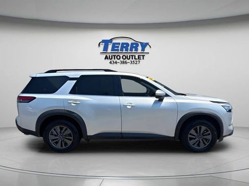 Used 2024 Nissan Pathfinder SV FWD image 1