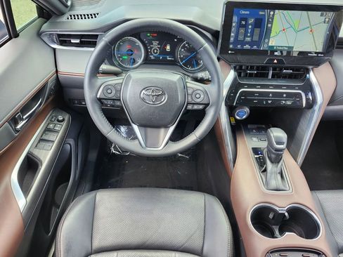 Used 2021 Toyota Venza Limited w/ Advanced Technology Package image 8