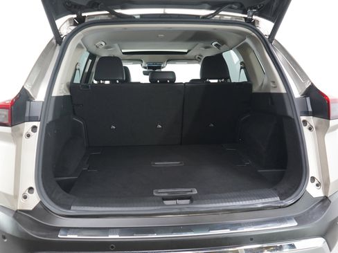 Used 2022 Nissan Rogue Platinum w/ Head-Up Display Package image 16