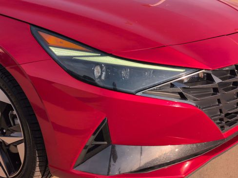 Used 2021 Hyundai Elantra Limited w/ Cargo Package image 10