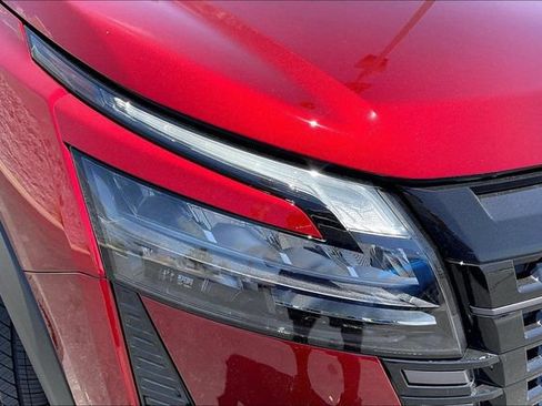 New 2026 Nissan Pathfinder Platinum FWD image 10