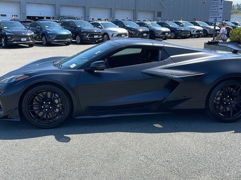 Used 2025 Chevrolet Corvette Z06 w/ Z07 Performance Package RWD image 4