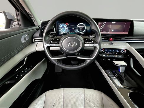 Used 2023 Hyundai Elantra Limited FWD image 8