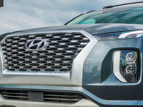 Used 2022 Hyundai Palisade Limited w/ Winter Package FWD image 2