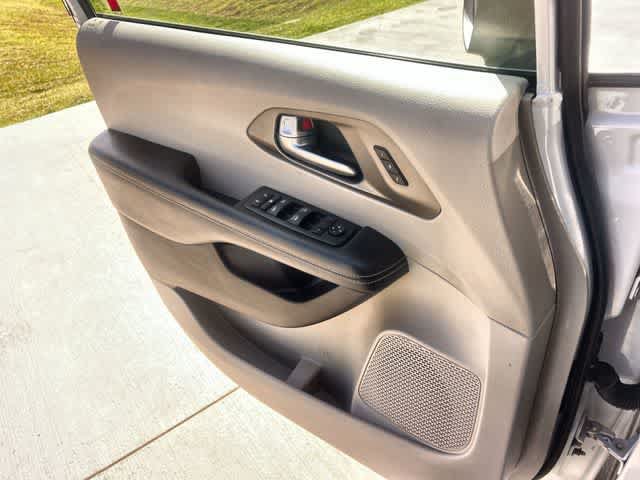 Used 2023 Chrysler Pacifica Touring-L FWD image 30