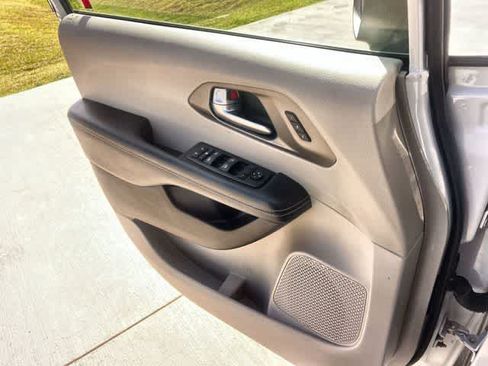 Used 2023 Chrysler Pacifica Touring-L FWD image 30