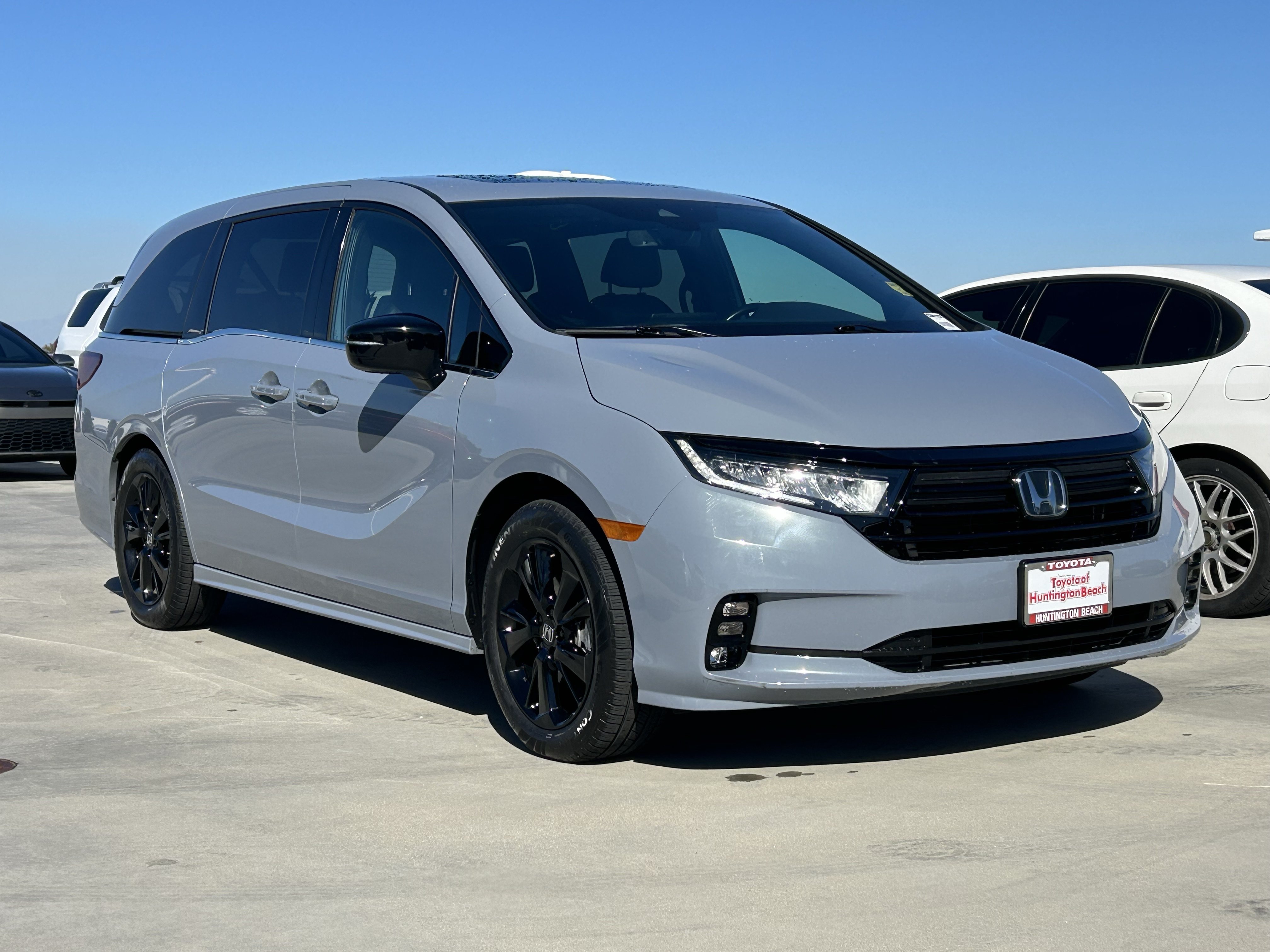 Used 2024 Honda Odyssey Sport image 2