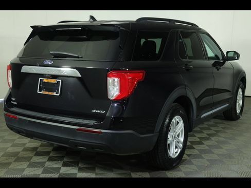 Used 2022 Ford Explorer XLT AWD/4WD image 17