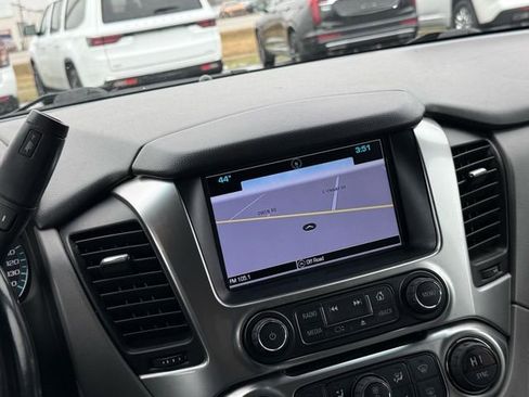 Used 2018 Chevrolet Suburban LT image 2