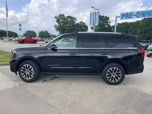 Used 2025 Ford Expedition Platinum AWD/4WD image 3