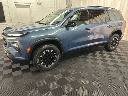 Used 2025 Chevrolet Traverse Z71 w/ Enhanced Driving Package image 5