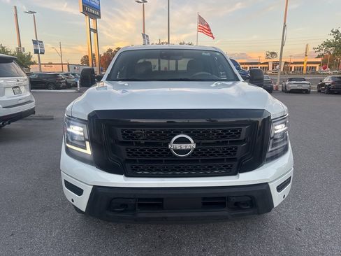 Used 2023 Nissan Titan SV w/ SV Convenience Package image 3