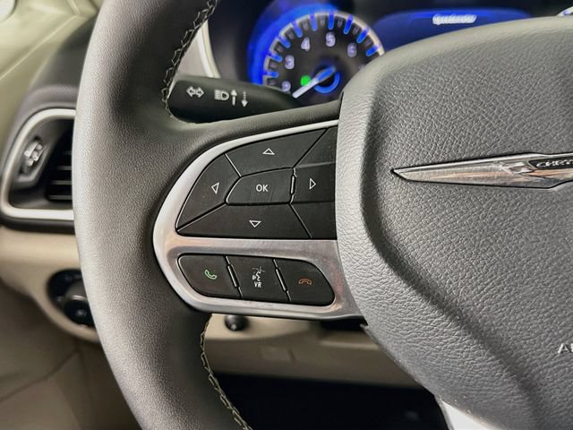 Used 2024 Chrysler Pacifica Touring-L FWD image 13