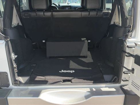 Used 2017 Jeep Wrangler Unlimited Sahara w/ Connectivity Group AWD/4WD image 16