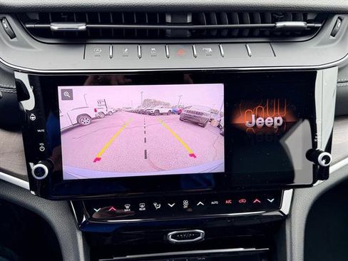 New 2026 Jeep Grand Cherokee Limited w/ Limited Altitude Package image 9