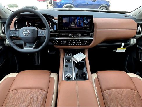 New 2026 Nissan Pathfinder Platinum FWD image 5
