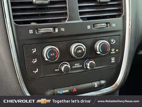 Used 2019 Dodge Grand Caravan SE FWD image 19