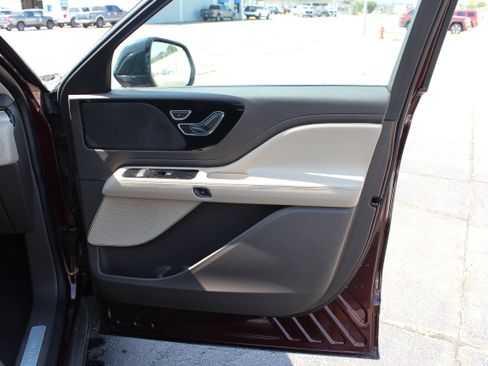 Used 2021 Lincoln Aviator AWD image 23