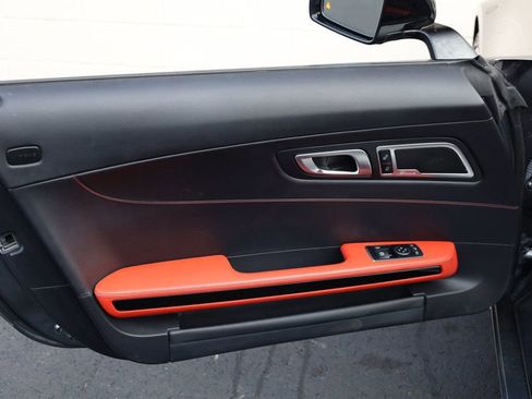 Used 2018 Mercedes-Benz AMG GT Roadster image 20