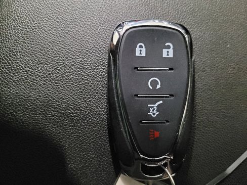 Used 2019 Chevrolet Equinox LT FWD image 32