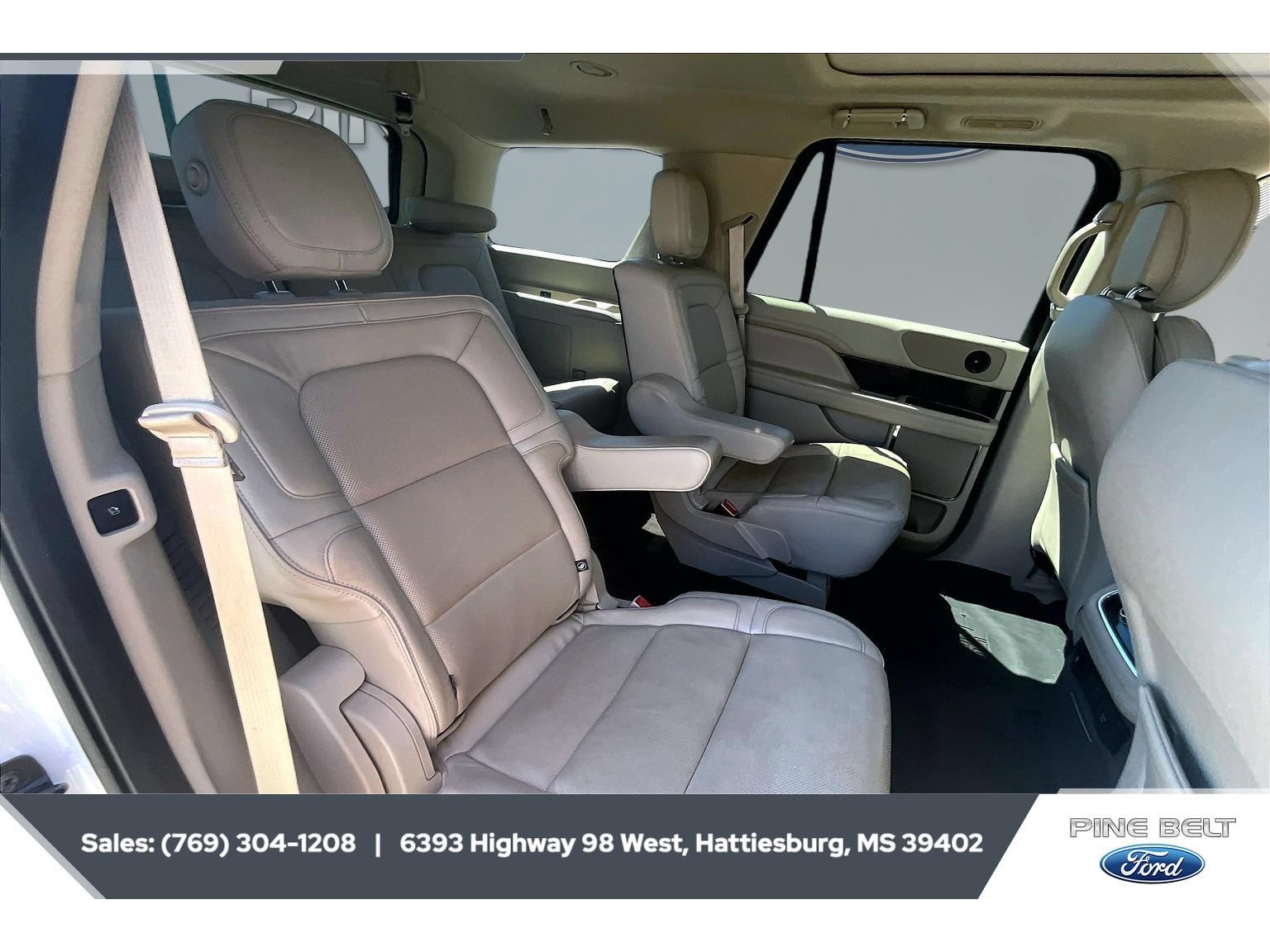 Used 2018 Lincoln Navigator Select w/ Technology Package RWD image 20