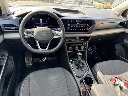 Certified 2023 Volkswagen Taos SE w/ Black Wheel Package image 7