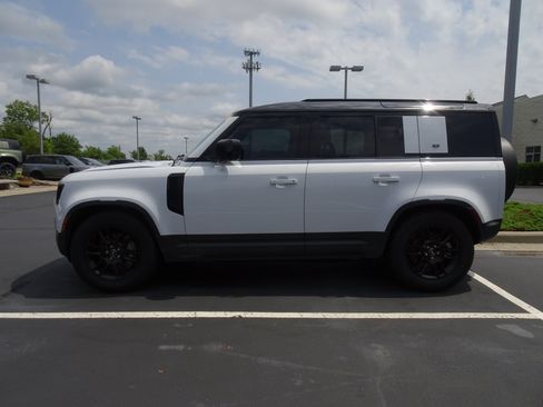 Used 2021 Land Rover Defender 110 SE AWD/4WD image 3