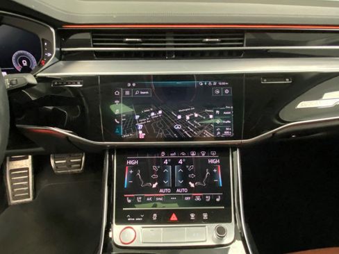 Used 2020 Audi S8 L w/ S8 Executive Package image 28
