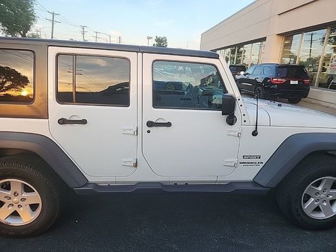 Used 2016 Jeep Wrangler Unlimited Sport w/ Quick Order Package 24S AWD/4WD image 3