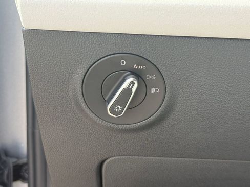 New 2026 Volkswagen Taos SE FWD image 17