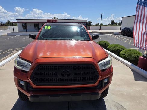 Used 2016 Toyota Tacoma TRD Off-Road w/ Premium & Technology Package RWD image 2