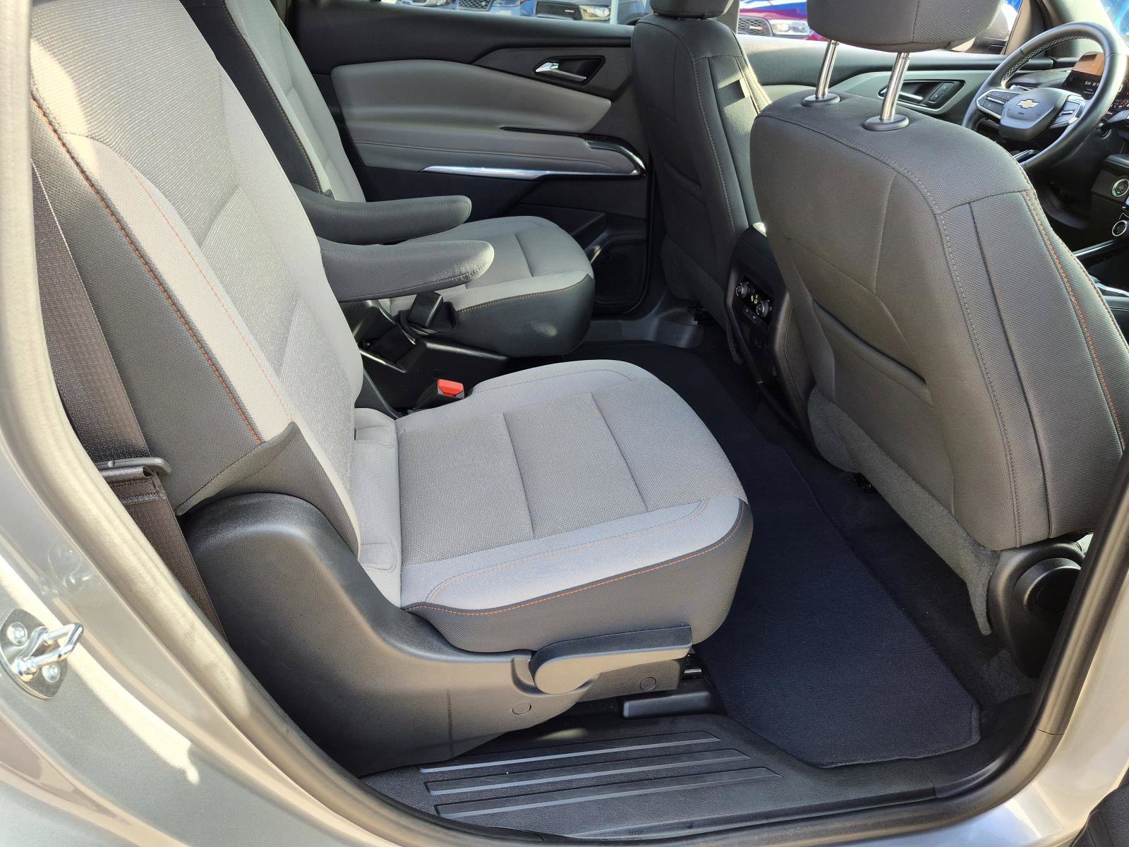 Used 2026 Chevrolet Traverse LT w/ Driver Confidence Package FWD image 12